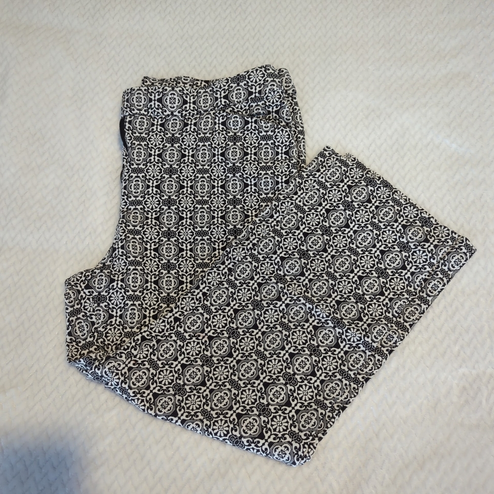 Chico's Pants Black White Zipper Pockets Cropped Ankle Stretch Size 1.5T…